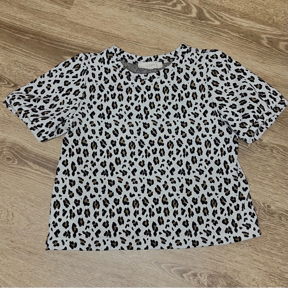 Loft Petite Leopard Print Puff Sleeve Top – Size M